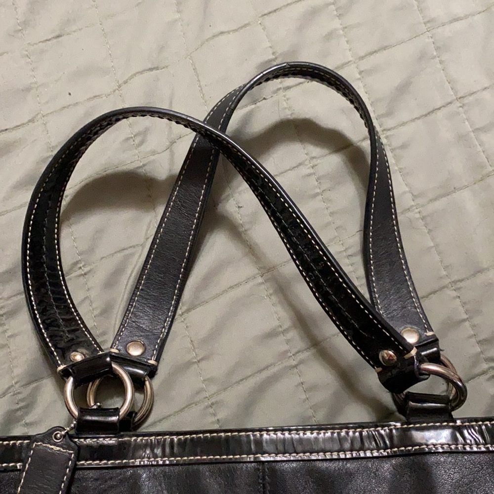 EUC vintage black leather/patent Coach purse - Picture 4 of 8